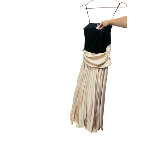 ET OCHS Black Half n Half Velvet Deep V-Neck Charmeuse Pleated Skirt Gown - Picture 2 of 16